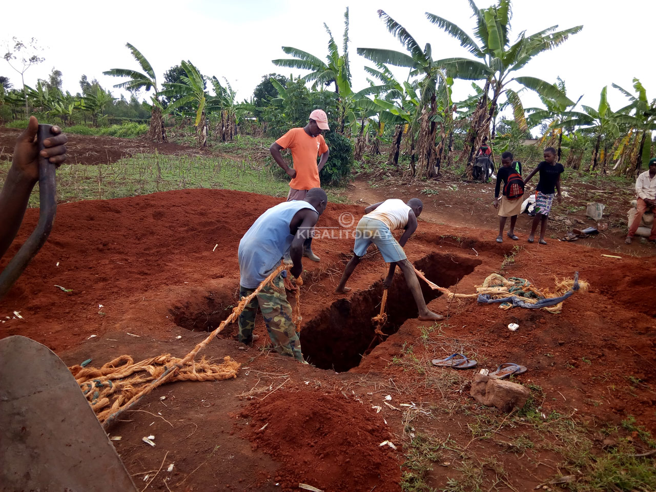 imirimo yo kubaka ubwiherero bw'agateganyo bazaba bifashisha yatangiye ngo ariko gusakara isoko byo biteganyijwe mu mwaka utaha