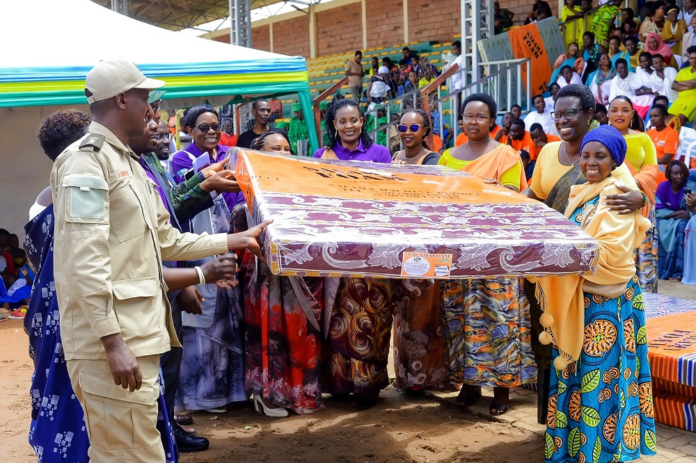 Bahaye matela imiryango itishoboye ngo iryame heza