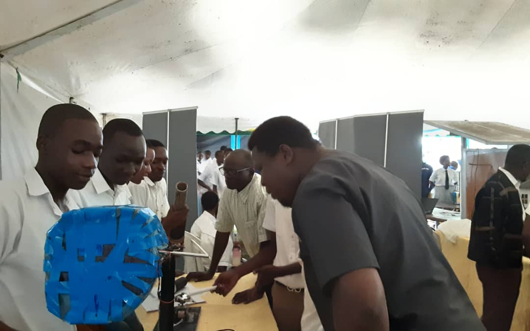 Imishinga abanyeshuri biga Siyansi bakora iracyahura n'imbogamizi zo kuba badafashwa kuyibyaza umusaruro