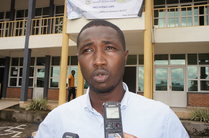 Kabare Isaie wiga ibijyanye n'ubuvuzi muri INES-Ruhengeri