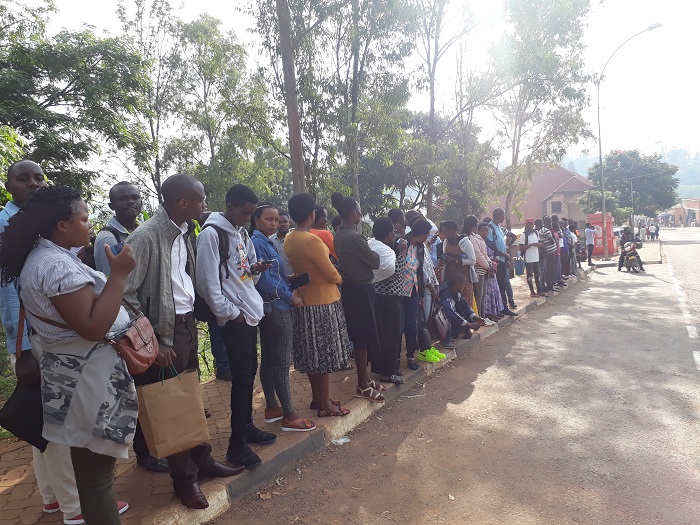 Abantu bategereza imodoka umwanya munini cyane bigatuma bakererwa ku kazi