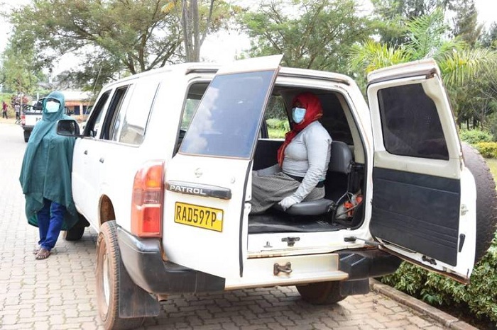 Yafatiwe mu nzira ajyanye umurwayi wa Covid-19 i Huye atabyemerewe