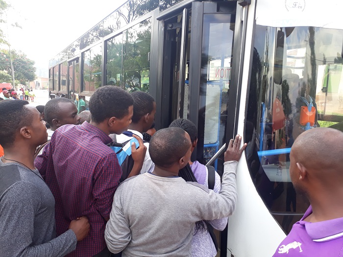 Aho imodoka ibonekeye, umubyigano uba ari mwinshi