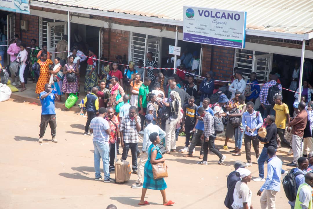 Hari abagenzi batorohewe no kubona uburyo bajya hanze ya Kigali mu Bunani