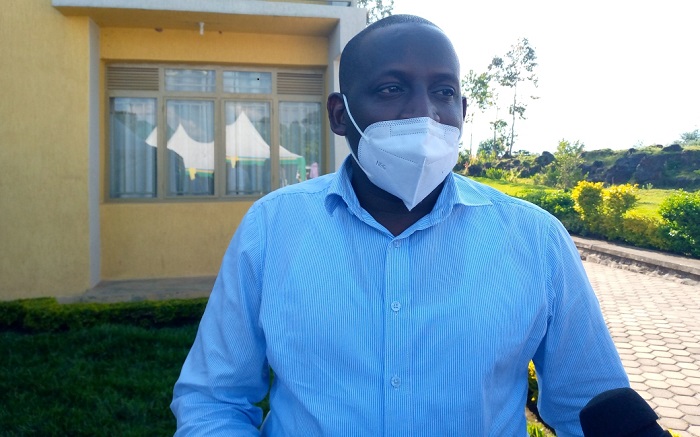 Bagirishya Pierre Claver yasabye abaturage kutirara ngo bibwire ko imodoka izabakorera byose