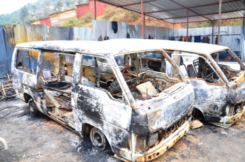 Zimwe mu modoka zahiriye mu igaraji.