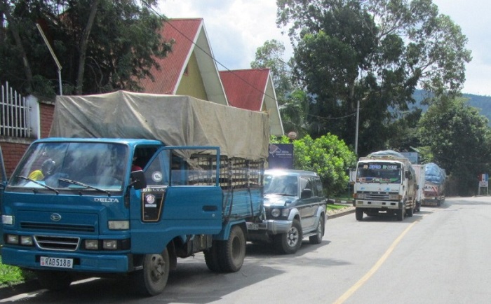 zimwe mu modoka zitwara ibicuruzwa mu Mujyi wa Goma zivuye mu Mujyi wa Gisenyi