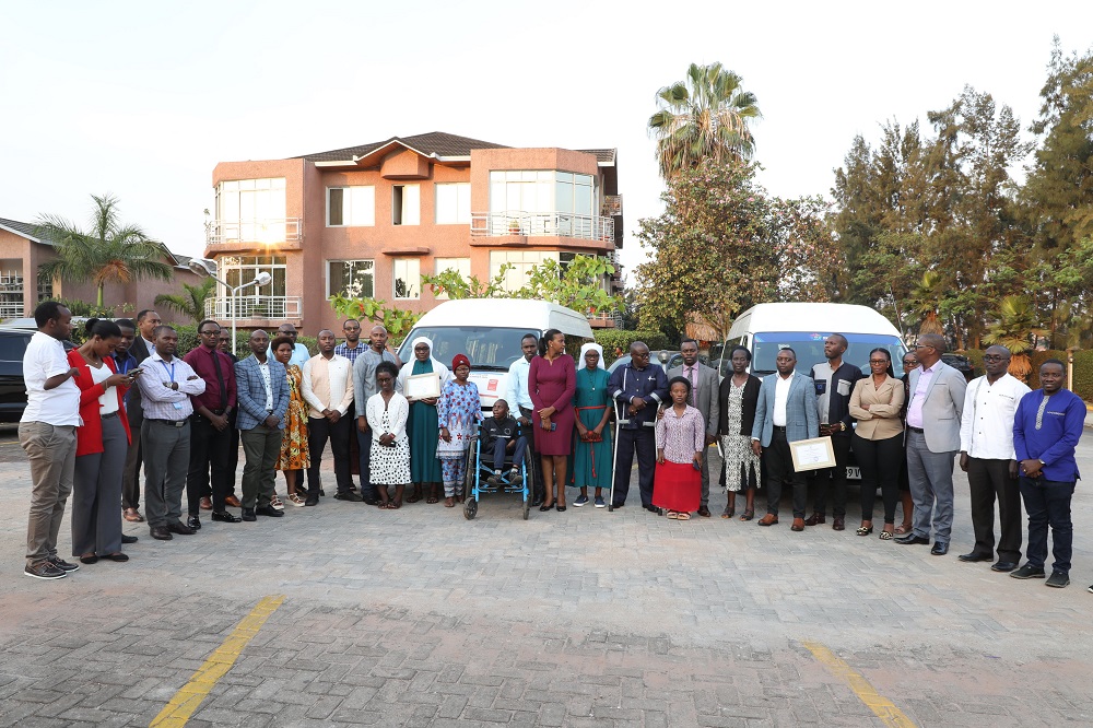 Bamwe mu bitabiriye umuhango wo kwakira izi modoka 