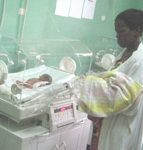 Nyirandikubwimana Dévotha akurikirana abana be.