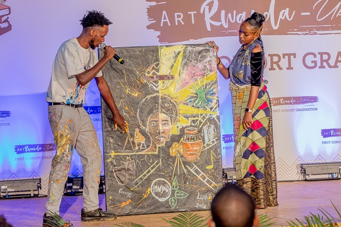 Imwe mu mpano zagenewe ArtRwanda, yakozwe n'urubyiruko rwahawe impamyabushobozi