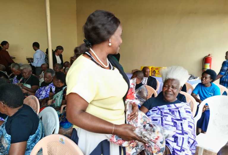 Babashyikirije impano bari babazaniye