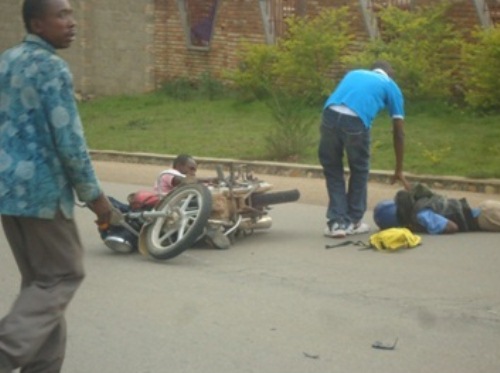 Abanyeshuri babangamiwe n