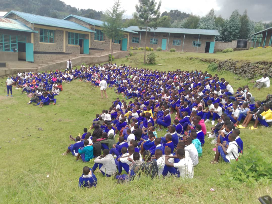 Abanyeshuri na bo babwiwe ko gusahura uwakoze impanuka atari ubupfura