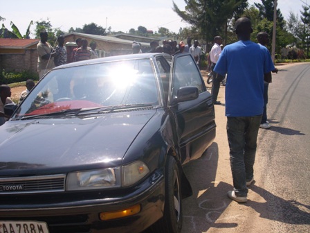 Imodoka yagonzwe yahombanye.