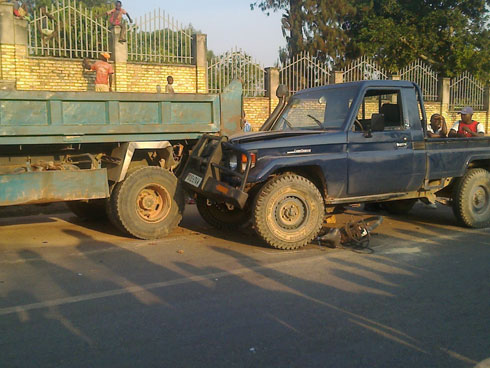 Cruser yinjiriye Fuso iyihereye inyuma.