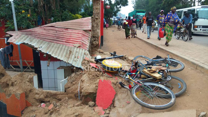 Iyo modoka yagonze abanyonzi bihitiraga