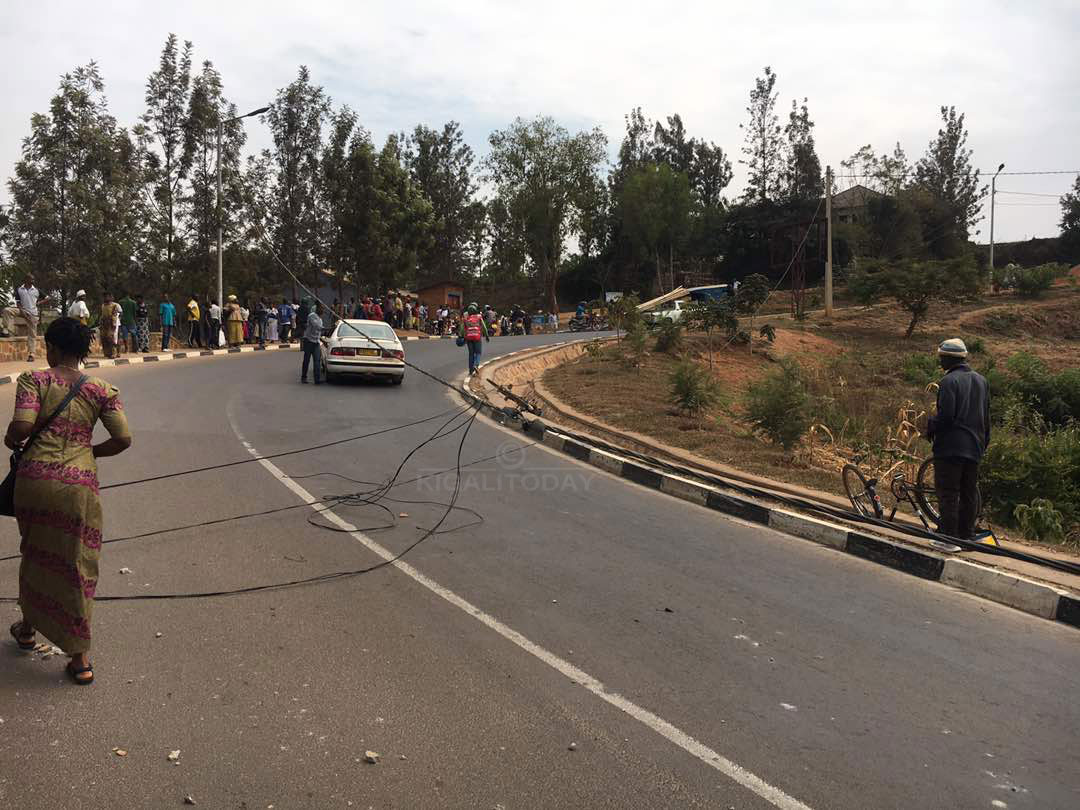 Insinga z'amashanyarazi zahise zijya mu muhanda 