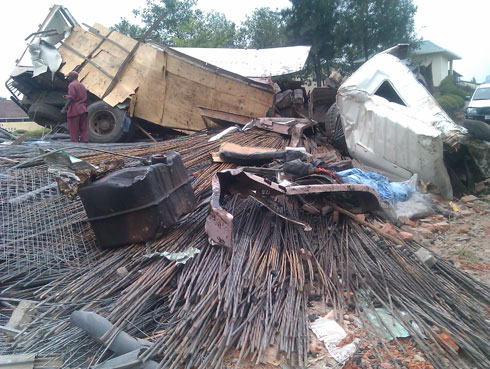 Iyi FUSO yari itwaye ibikoresho by