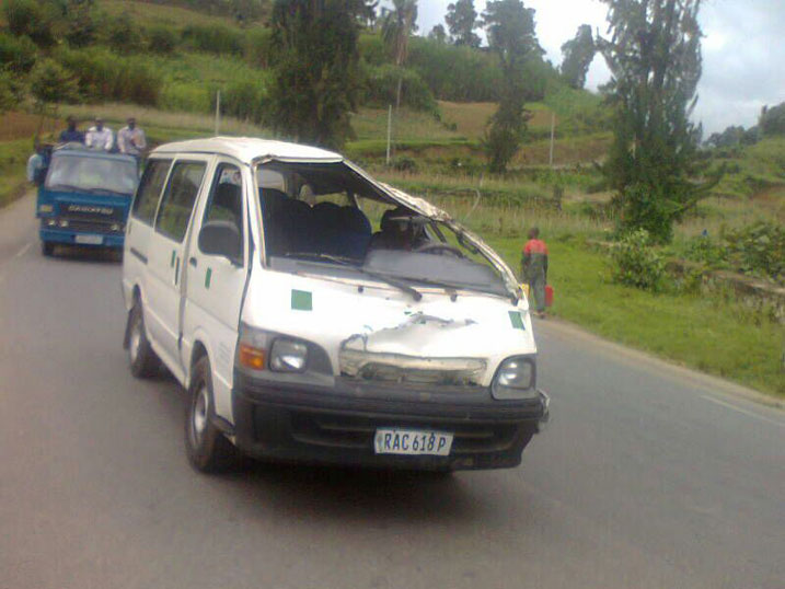 Iyi modoka yakoreye impanuka mu karere ka Rubavu ihitana umwarimu.