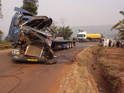 Izindi kamyo zari zabuze aho zinyura.