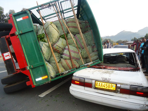 Torotoro yakase ifite umuvuduko mwinshi irahengama igwa ku ivatiri.