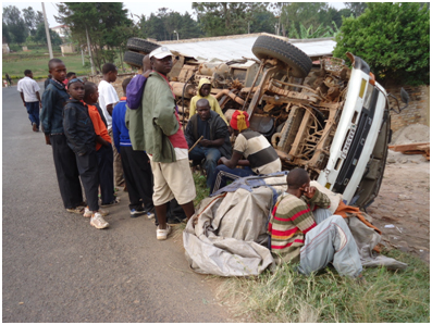 Abantu bari baje kureba uko impanuka yagenze