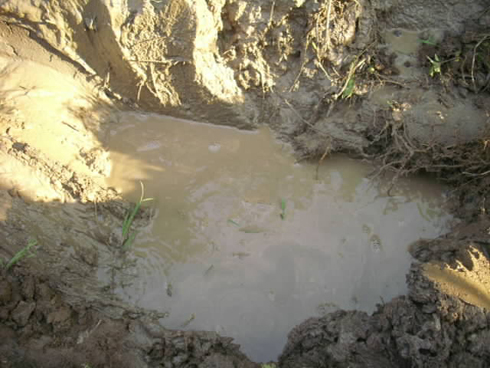 Iki cyondo imodoka yakivuyemo nyuma yo kubona indi ikayikurura.