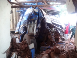 Ikamyo yangiritse bikomeye isenya n