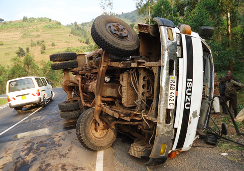 Ikamyo ntacyo yabaye uretse kumeneka ikirahuri (Photo: N. Leonard).