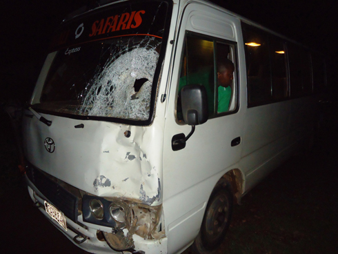 Coaster ya Kigali Safaris yagonze mu mugoroba umunyegari ahita yitaba Imana. Photo/ N. Leonard