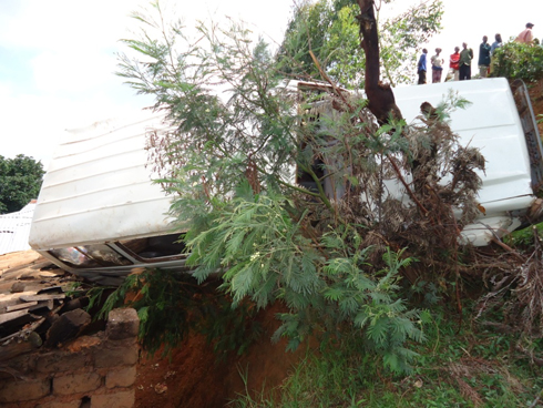 Inzu yarasenyutse kubera iyo modoka.