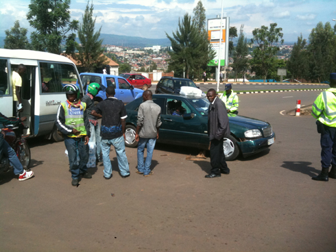 Abamotari bakomeje kuvuga ko bakora impanuka basiganywa na polisi kuko iyo ibafashe ibaha ibihano bikaze.