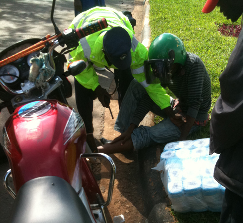 Umupolisi areba niba umugenzi wari uri kuri moto ntacyo yabaye.