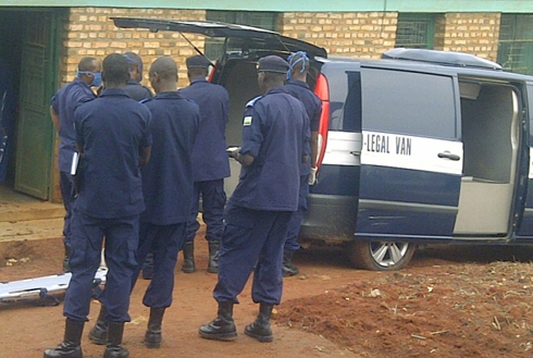 Abitabye Imana bavanwe mu buruhukiro bw'ibitaro bya Nyanza, bajywa mu bitaro bya polisi ku Kacyiru (Photo: Eric Muvara)
