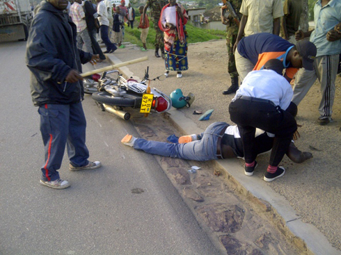 Nyiri iyi modoka nawe si shyashya kubera ko yahise yigendera kandi yari yemereye abaturage kugira icyo abaha.