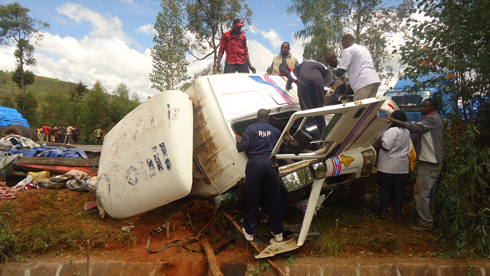 Abaganga, Polisi n'abaturage bose batabaye.