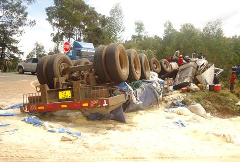 Ikamyo yaguye yubamye.