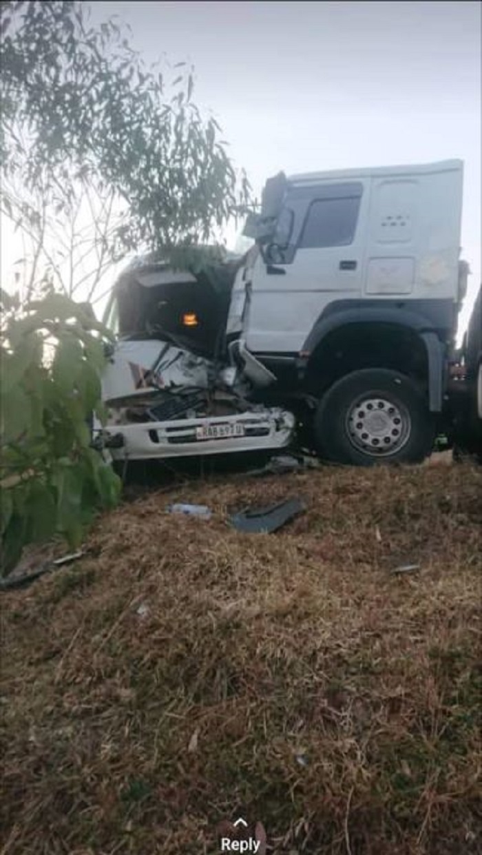 Impanuka yatumye imodoka yangirika