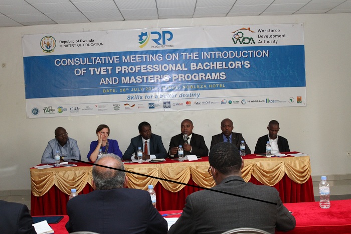 Impuguke zitandukanye mu kiganiro kuri icyo kibazo