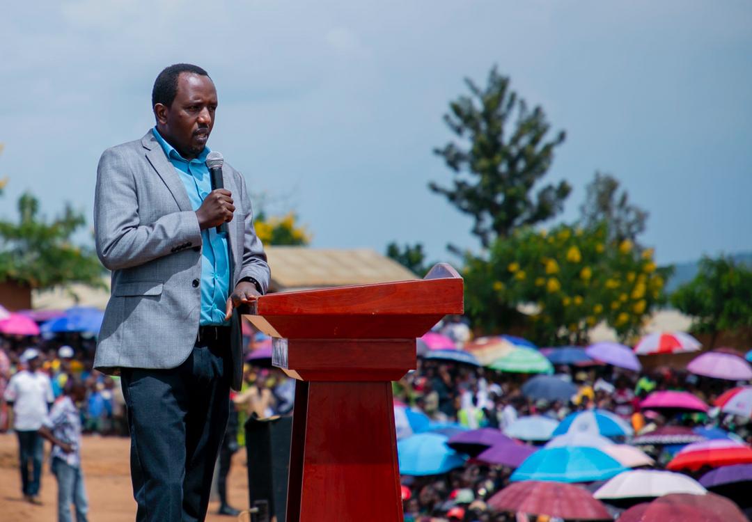 Habinshuti Philippe, Umunyamabanga uhoraho muri MINEMA na we aganiriza impunzi z'i Mahama