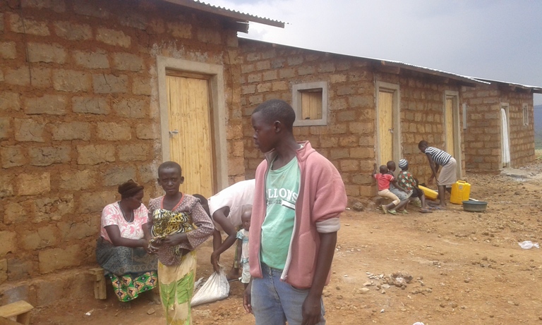 Impunzi zakuwe muri shitingi zikimurirwa mu nyubako zikomeye nta bwoba bw'imvura zigifite