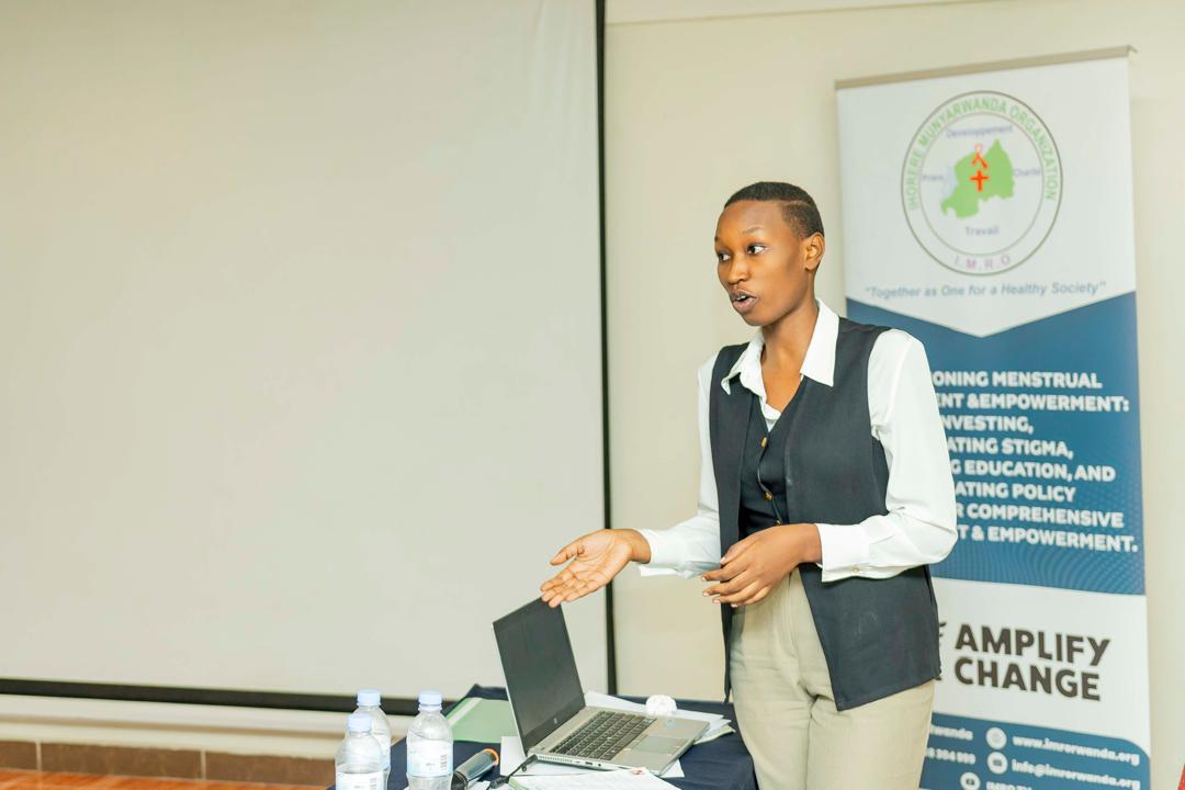 Rosine Izabayo ukora muri IMRO Rwanda, yagaragaje ko imiryango ya sosiyete sivile ifite uruhare rukomeye, aho igomba gufatanya na Leta mu gukemura ibibazo byerekeranye n'ubuzima bw'imyororokere