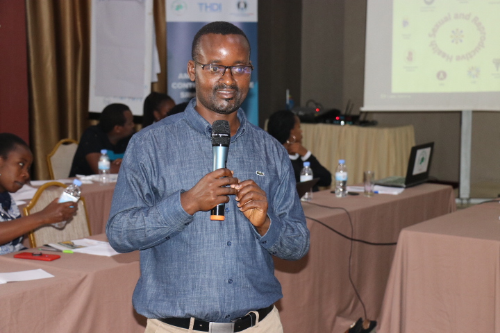 Sengoga Christopher ukora muri HDI avuga ko bazakomeza no kurebera hamwe uko bahuza imbaraga mu gukora ubuvugizi cyane cyane ku bibazo byugarije abagore n'abakobwa ku buzima bw'imyororokere mu Rwanda