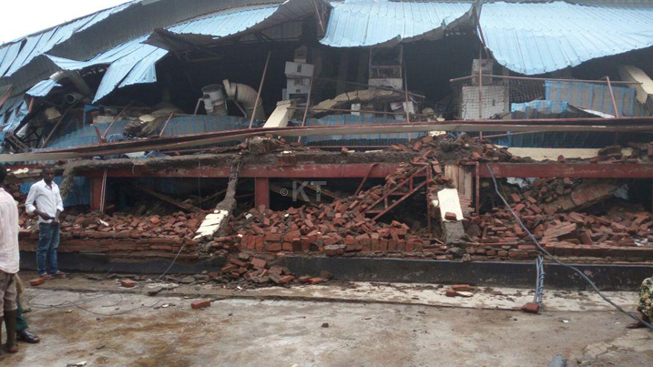 Imvura idasanzwe yasenye uruganda