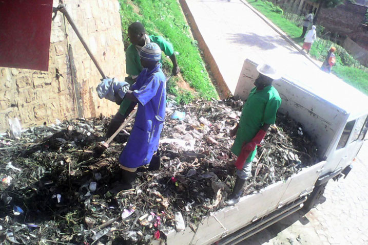Imyanda ikusanyirizwa hamwe igatwarwa ku ruganda igahindurwamo ifumbire.