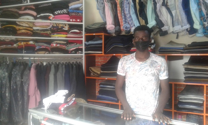 Abacuruza imyenda ngo barungutse