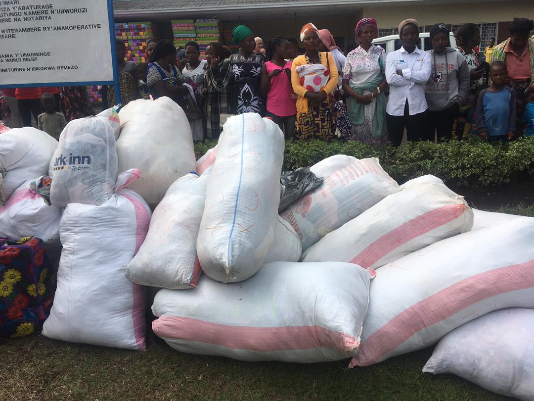 Mu byo babashyiriye harimo imyenda y'abana n'abakuru