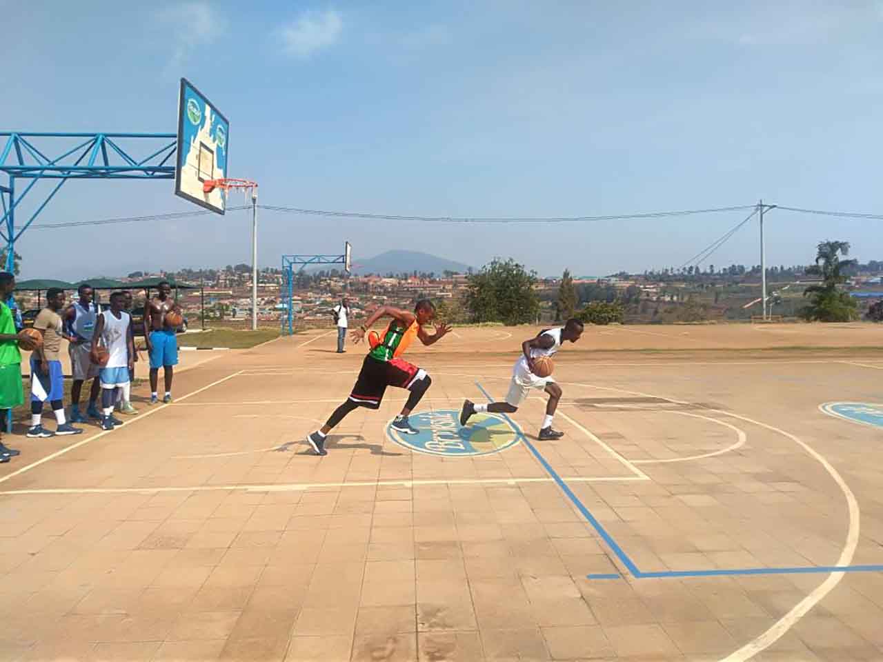 Bahisemo gukoresha abakinnyi babo gusa