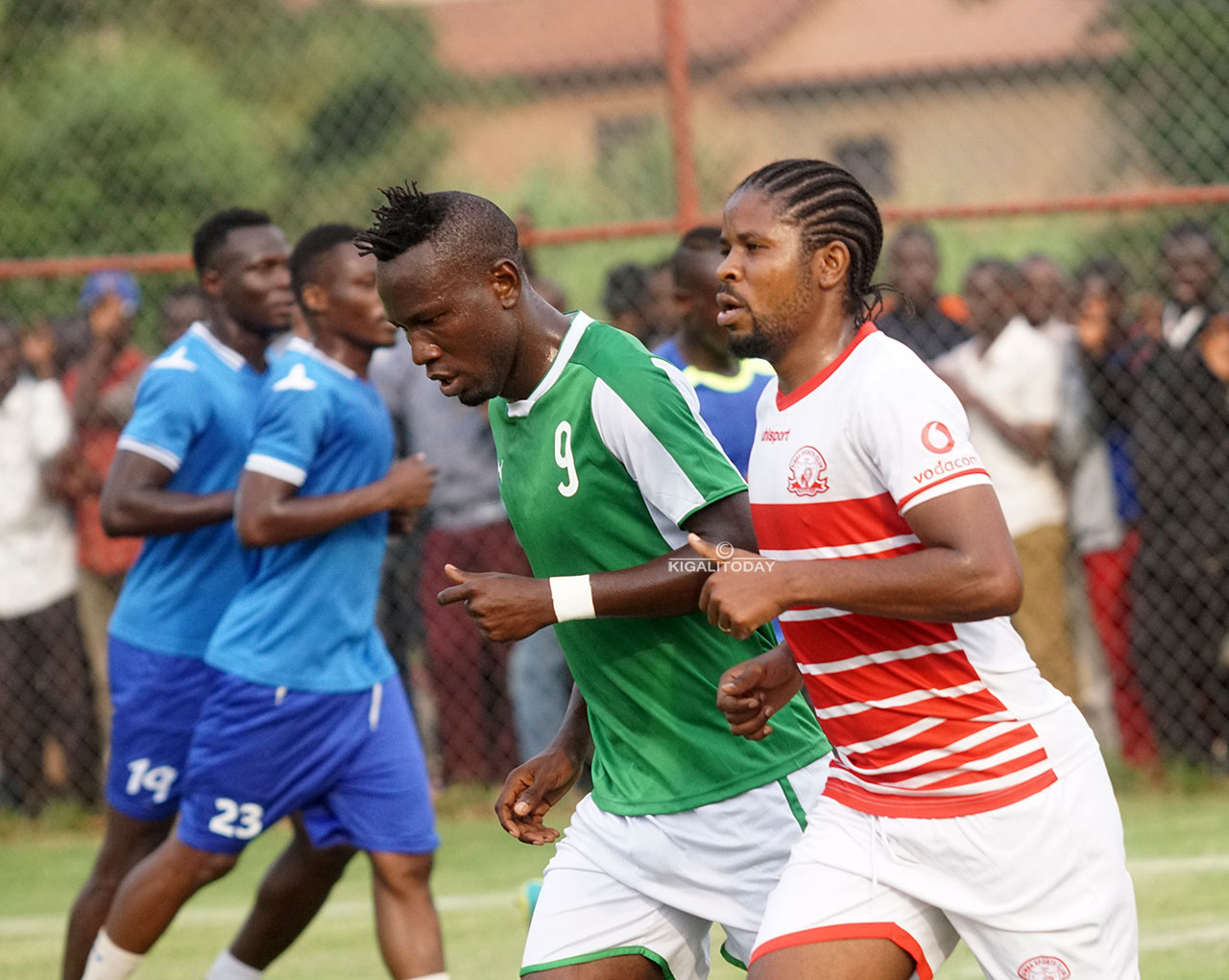 Janvier Besala Bokungu ukina inyuma, na rutahizamu waturutse muri Congo bishyushya mbere y