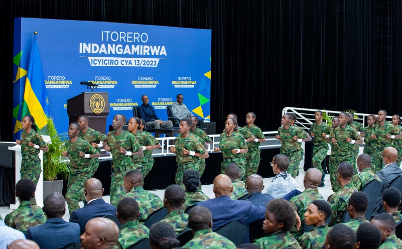 Urubyiruko rwerekana ibyo rwize